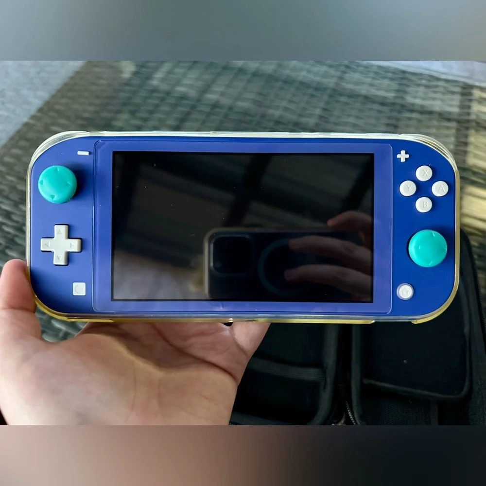 Nintendo Switch Lite - Picture 1 of 9